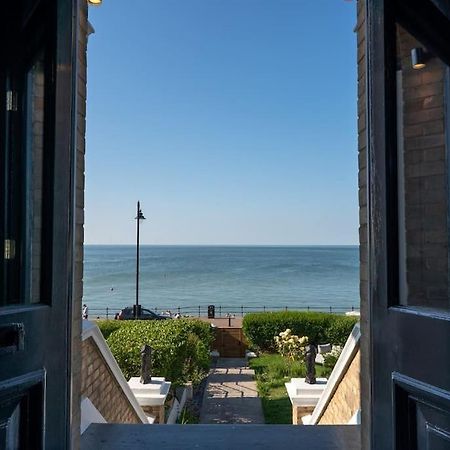 Stylish Beachfront Apartment, Sweeping Ocean Views And Luxury Touches Herne Bay Buitenkant foto