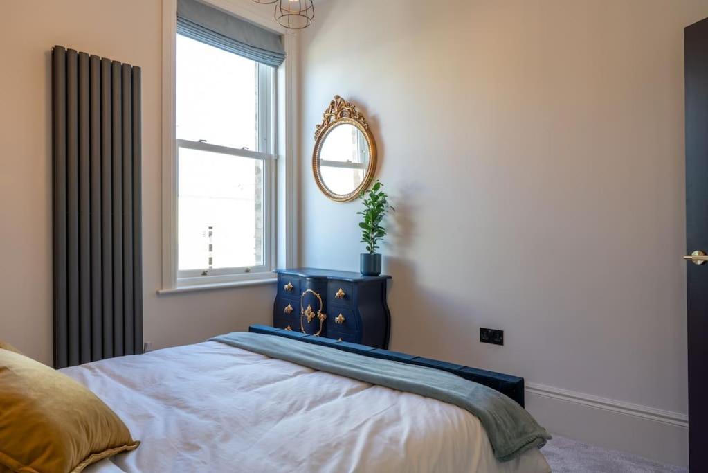 Stylish Beachfront Apartment, Sweeping Ocean Views And Luxury Touches Herne Bay Buitenkant foto