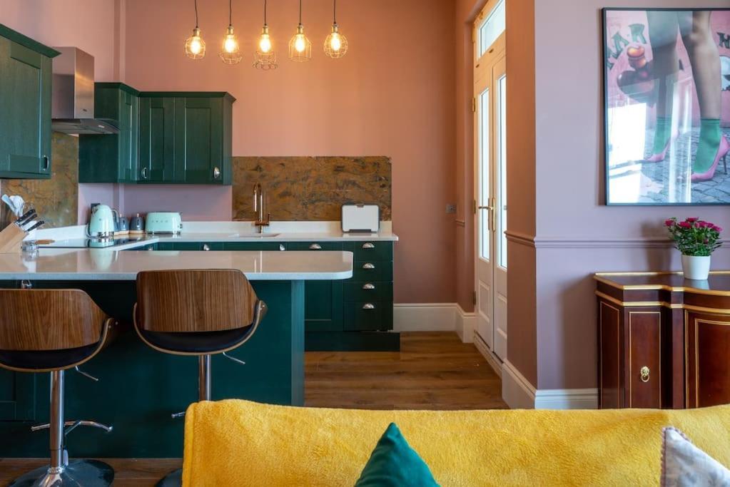 Stylish Beachfront Apartment, Sweeping Ocean Views And Luxury Touches Herne Bay Buitenkant foto