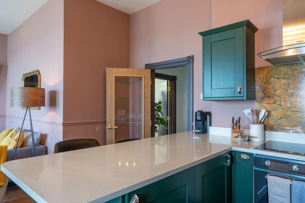 Stylish Beachfront Apartment, Sweeping Ocean Views And Luxury Touches Herne Bay Buitenkant foto