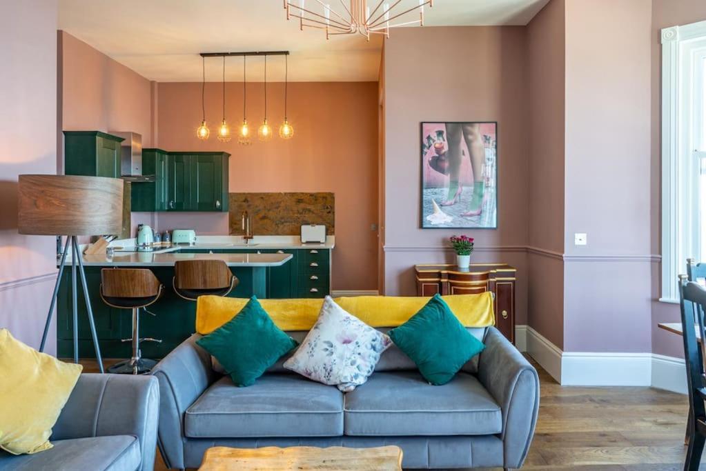 Stylish Beachfront Apartment, Sweeping Ocean Views And Luxury Touches Herne Bay Buitenkant foto