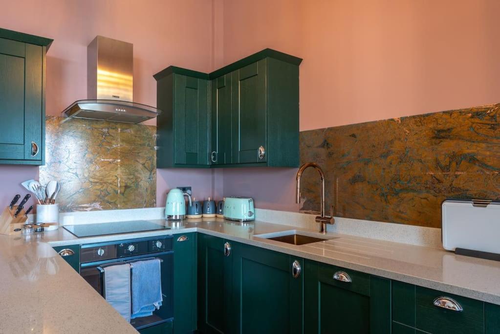 Stylish Beachfront Apartment, Sweeping Ocean Views And Luxury Touches Herne Bay Buitenkant foto