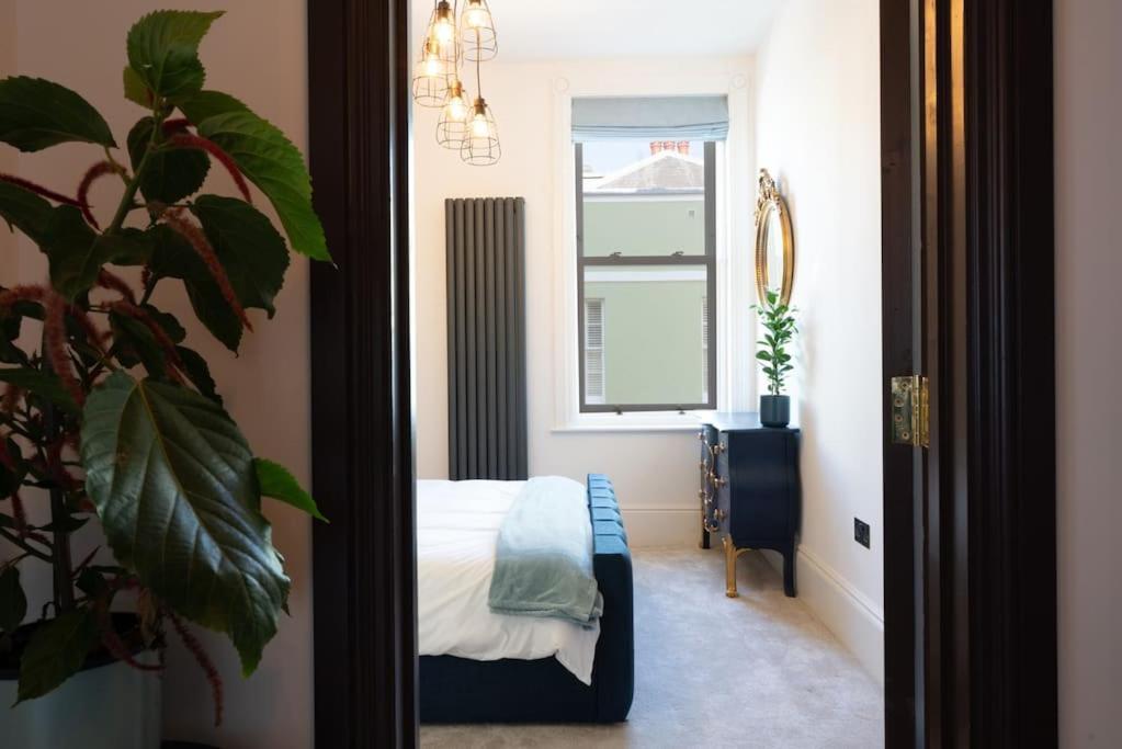 Stylish Beachfront Apartment, Sweeping Ocean Views And Luxury Touches Herne Bay Buitenkant foto