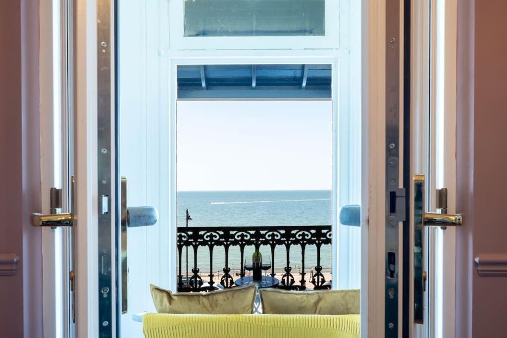 Stylish Beachfront Apartment, Sweeping Ocean Views And Luxury Touches Herne Bay Buitenkant foto