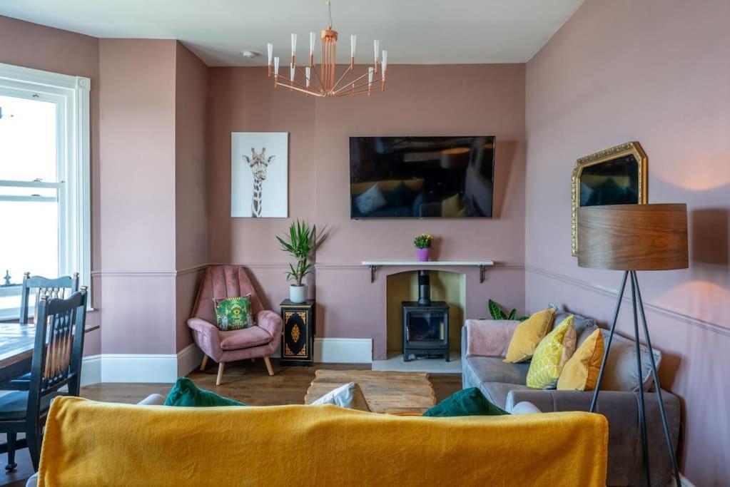 Stylish Beachfront Apartment, Sweeping Ocean Views And Luxury Touches Herne Bay Buitenkant foto