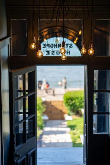 Stylish Beachfront Apartment, Sweeping Ocean Views And Luxury Touches Herne Bay Buitenkant foto