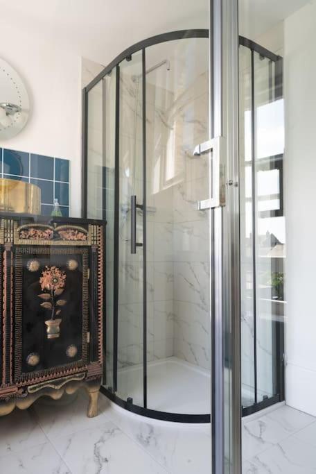 Stylish Beachfront Apartment, Sweeping Ocean Views And Luxury Touches Herne Bay Buitenkant foto