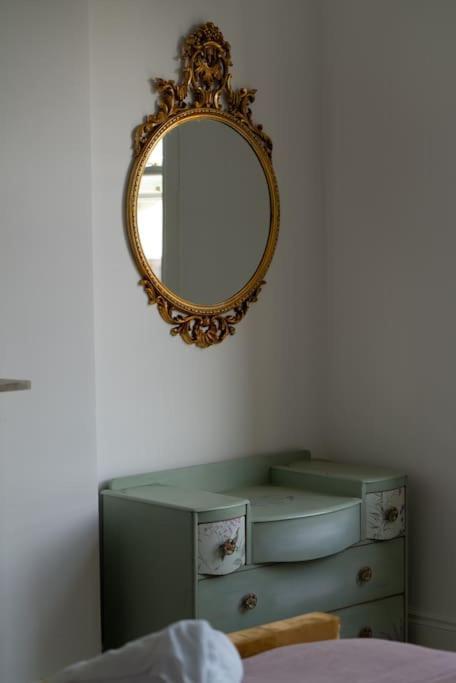 Stylish Beachfront Apartment, Sweeping Ocean Views And Luxury Touches Herne Bay Buitenkant foto